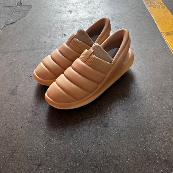 Shoes (Jet Puff) - Picture 6 of 6